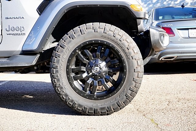 Used 2018 Silver Jeep Unlimited Sahara image 7