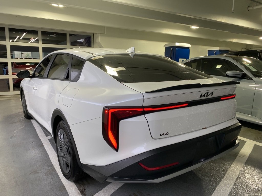 2025 Kia K4 LX photo 3