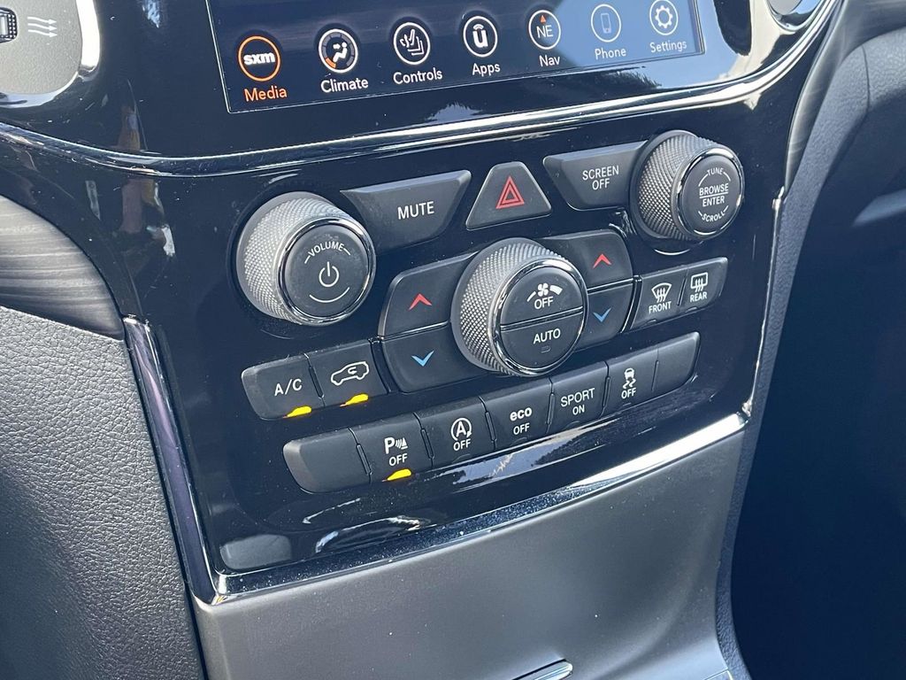 2021 Jeep Grand Cherokee Laredo X photo 31
