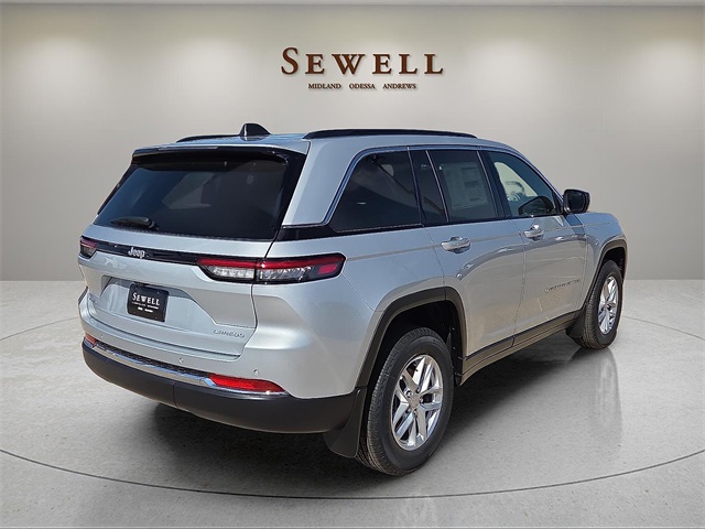 2025 Jeep Grand Cherokee Laredo X photo 3