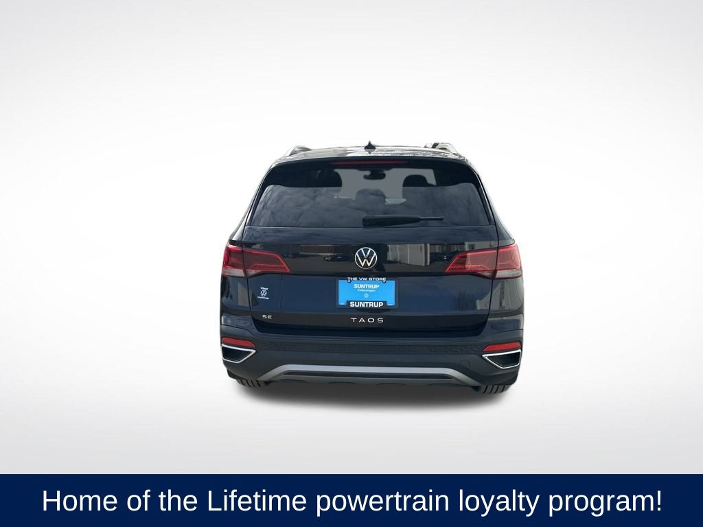 2023 Volkswagen Taos SE photo 3
