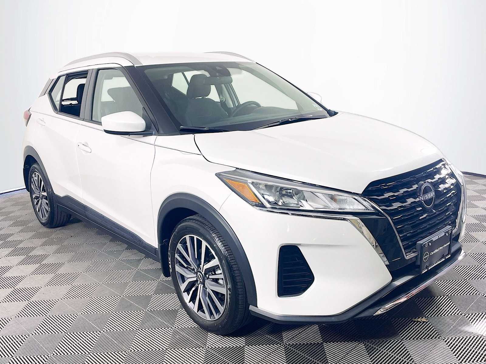 2023 Nissan Kicks SV photo 3