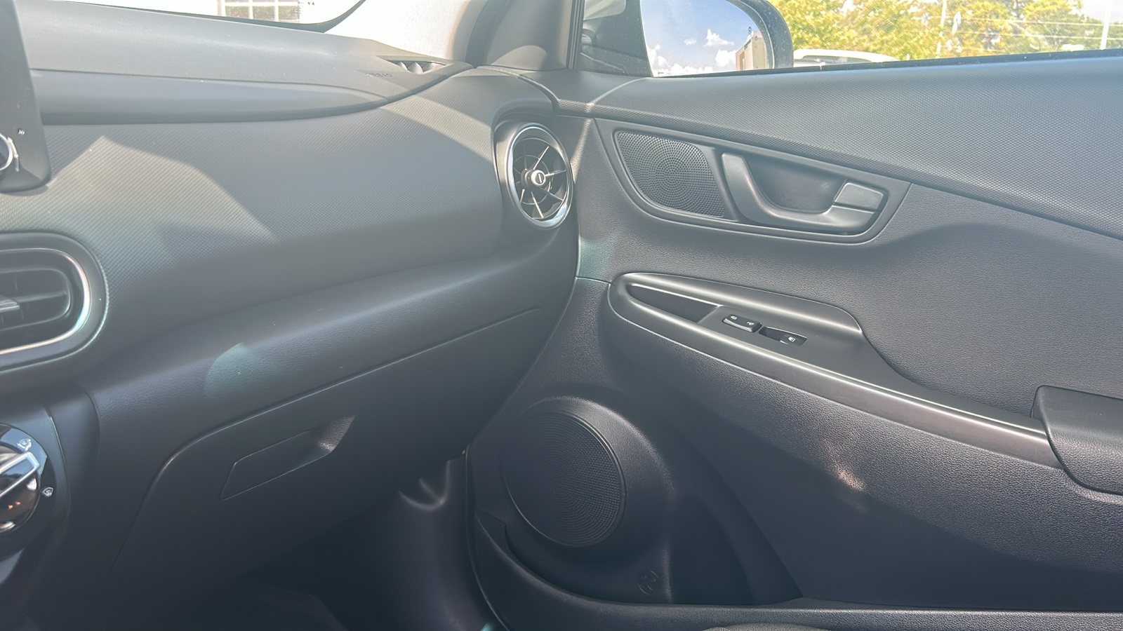 2023 Hyundai Kona SEL photo 23