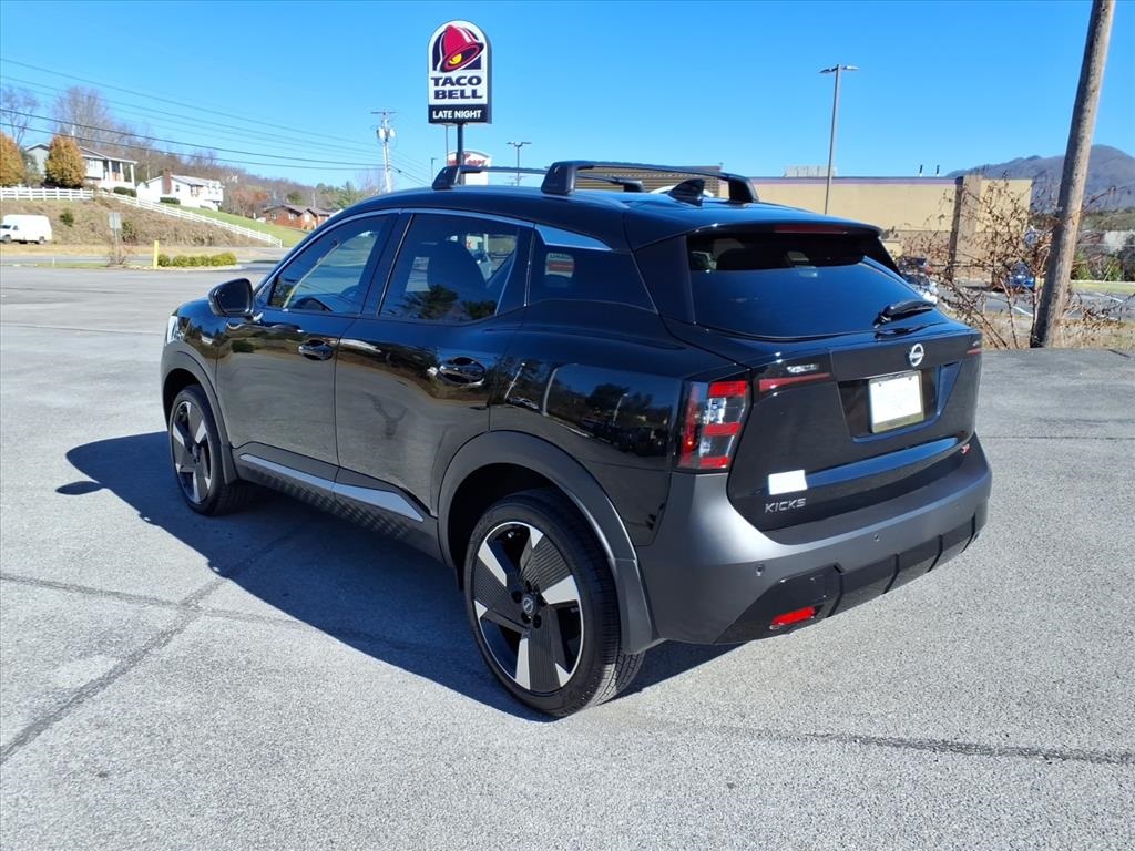 2025 Nissan Kicks SR photo 2