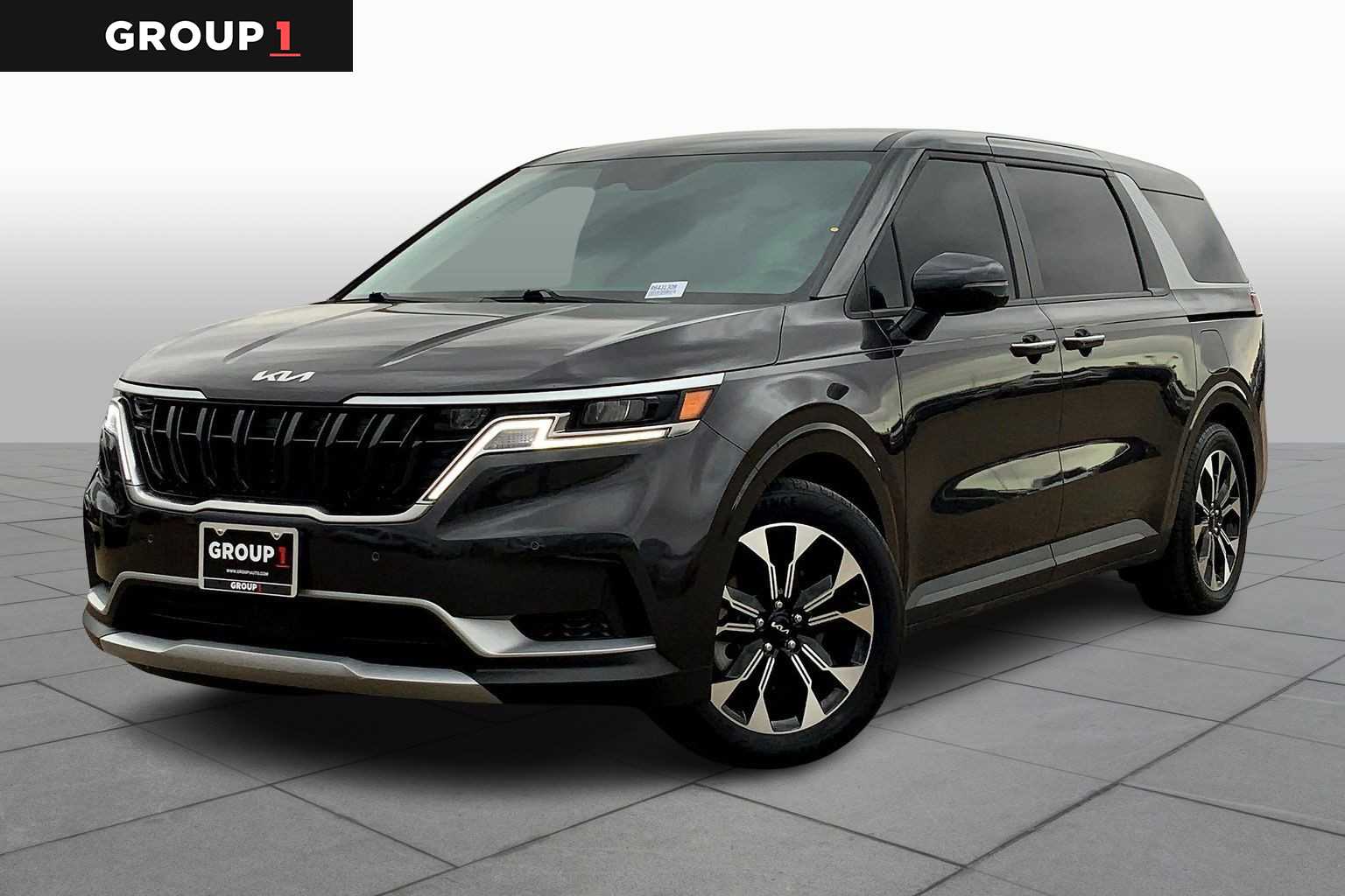 2024 Kia Carnival EX's photo