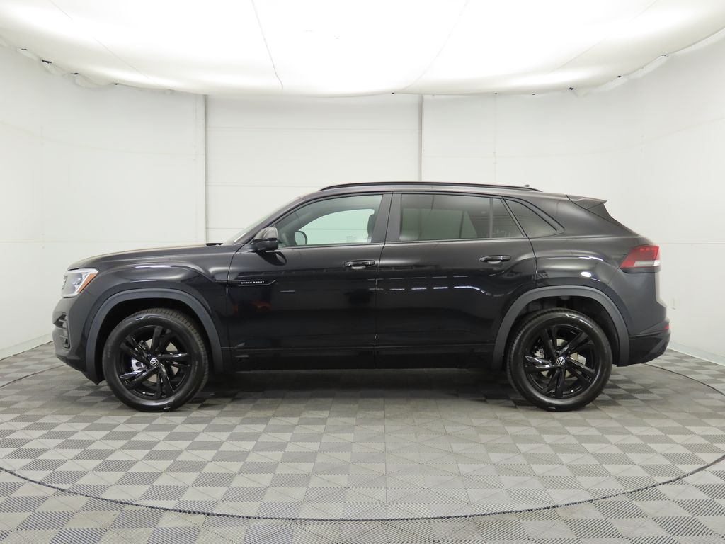 2025 Volkswagen Atlas Cross Sport SEL R-Line photo 3