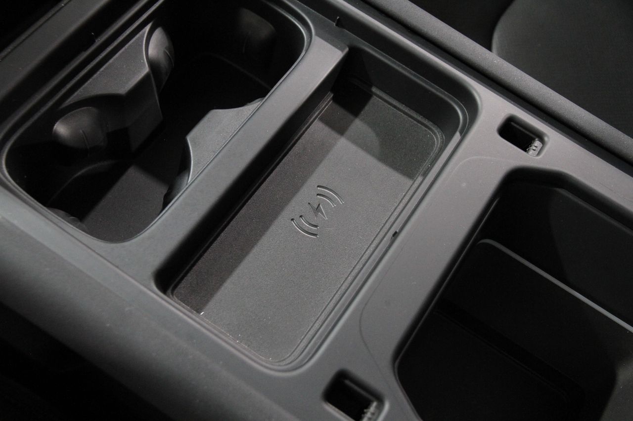 2023 Land Rover Defender 130 X-Dynamic SE photo 15
