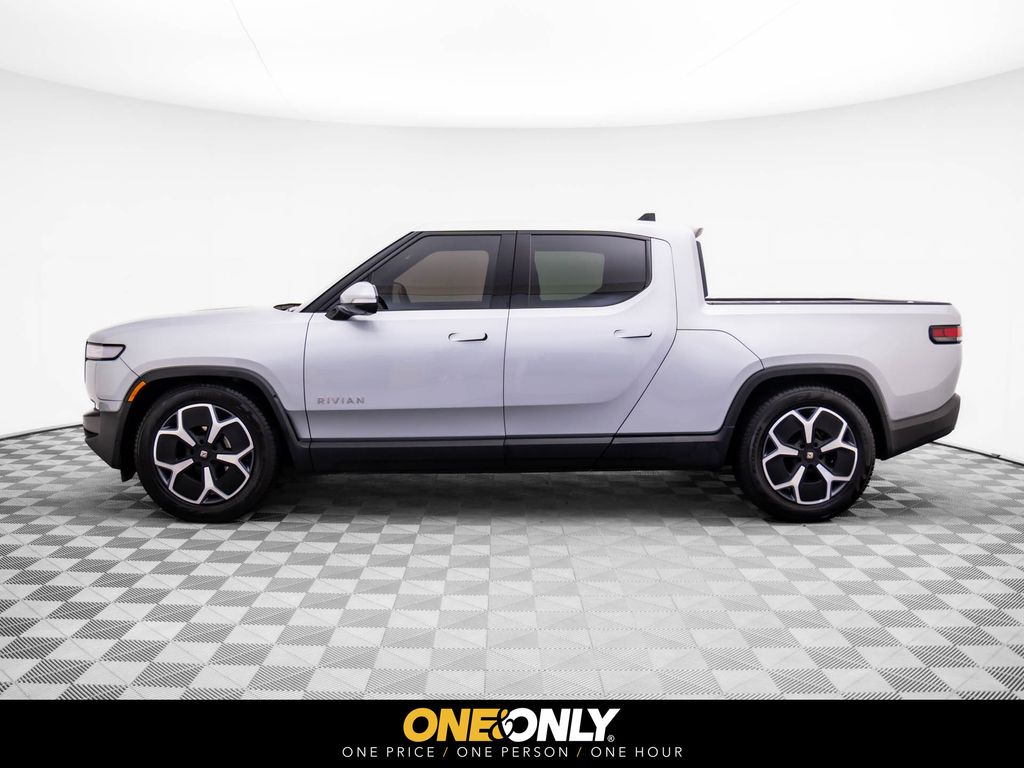 Used 2024 Rivian R1T Adventure with VIN 7FCTGBAA2RN033345 for sale in Barrington, IL