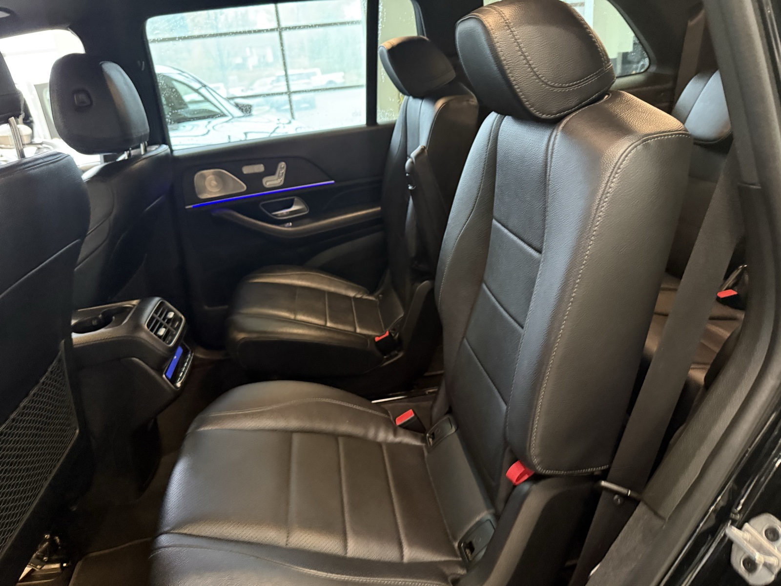 2022 Mercedes Benz GLS 450 4MATIC photo 4