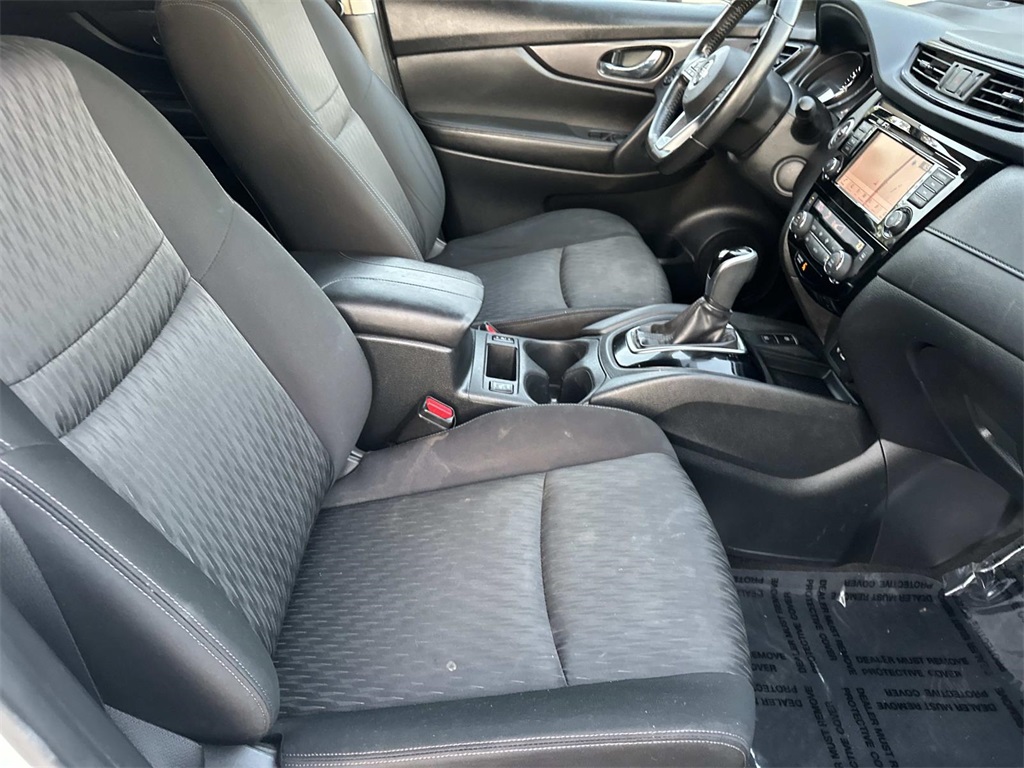 2019 Nissan Rogue SV photo 15