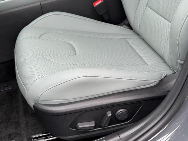 2025 Hyundai Elantra Hybrid Limited photo 17