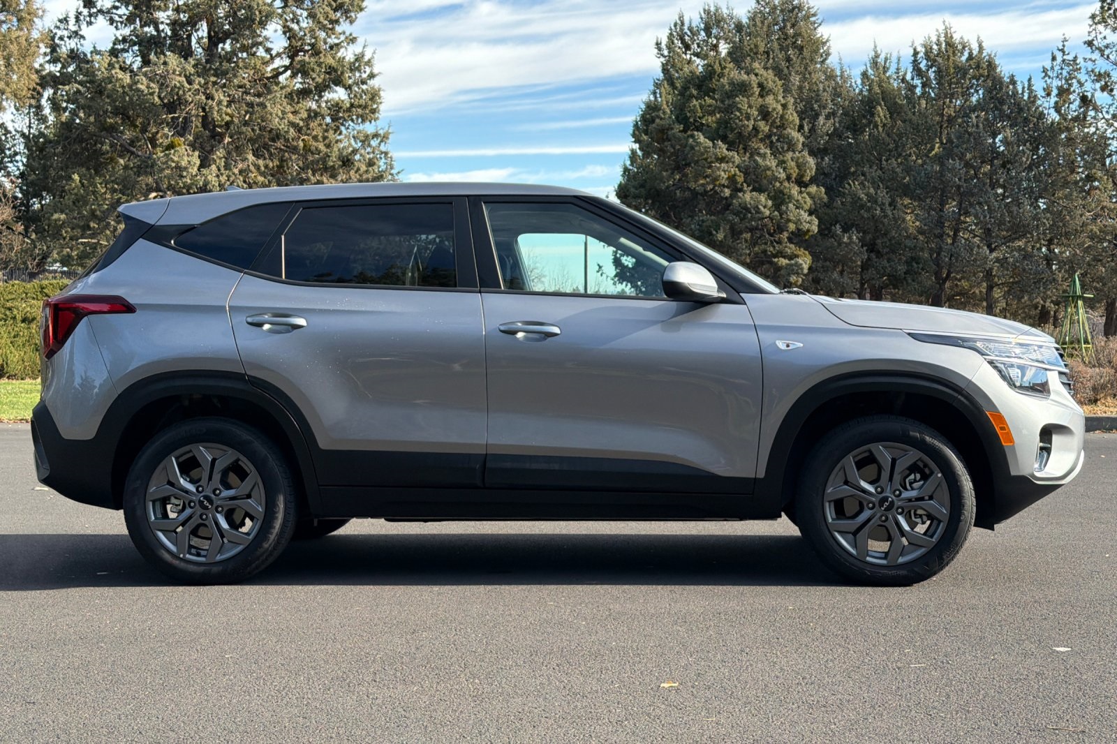 2026 Kia Seltos LX photo 3