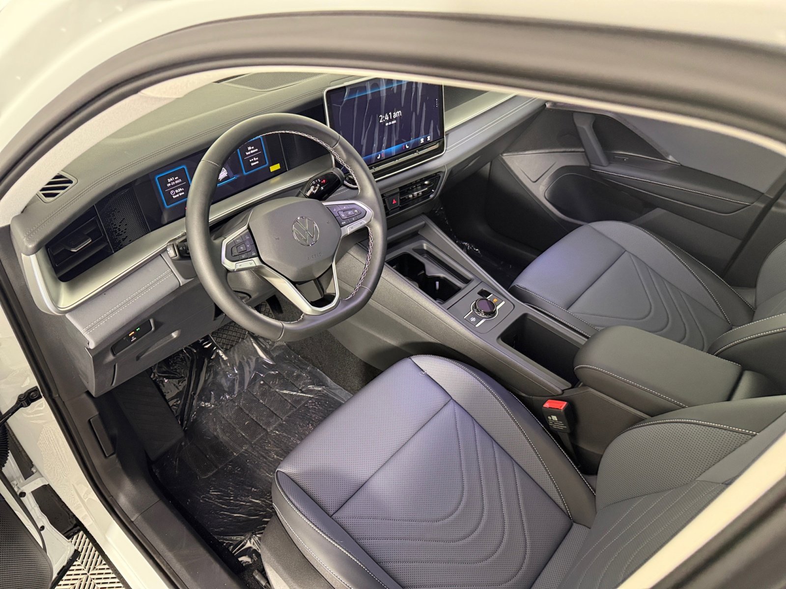 2025 Volkswagen Tiguan SE photo 2