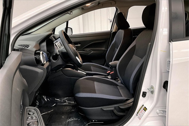 2025 Nissan Versa 1.6 SV photo 9