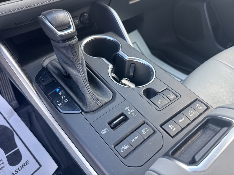 2021 Toyota Highlander XLE photo 13