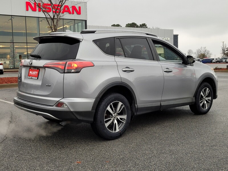 2018 Toyota RAV4 XLE photo 2