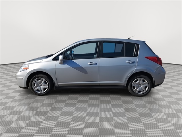 2010 Nissan Versa 1.8 S photo 4