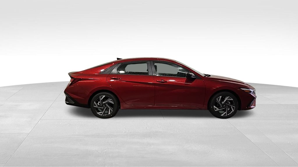 2025 Hyundai Elantra SEL Sport photo 6