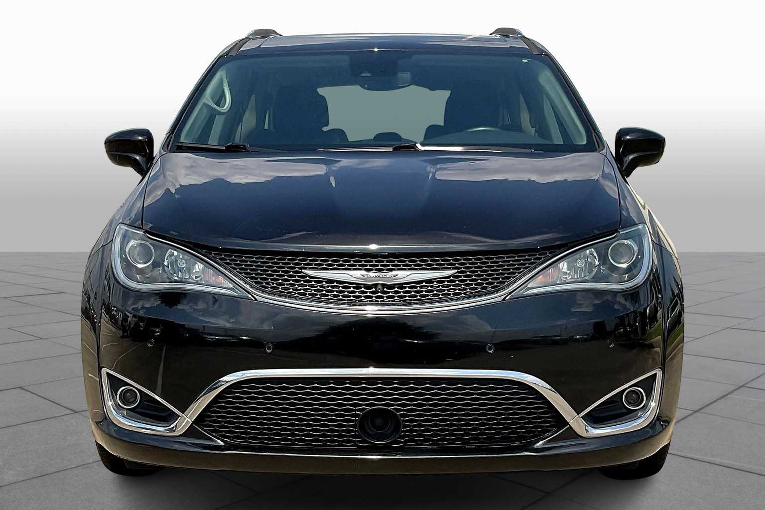 2020 Chrysler Pacifica Touring Plus photo 3