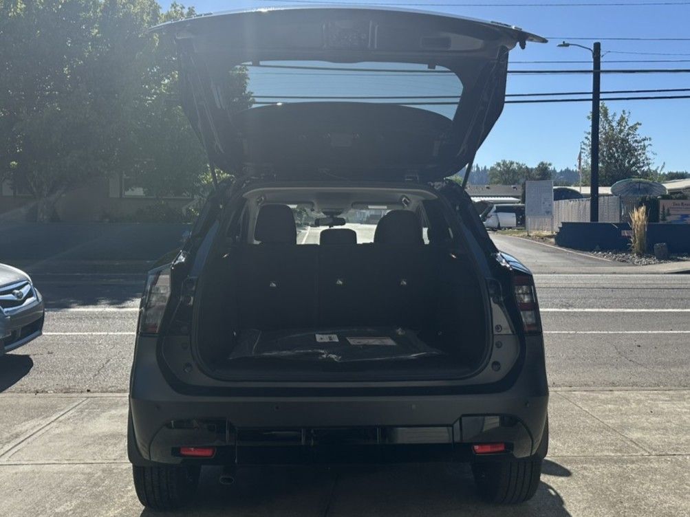 2025 Nissan Kicks SV photo 9