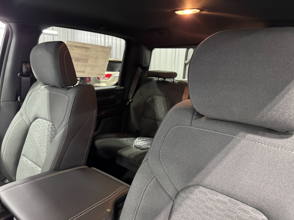 2025 Ram 1500 Tradesman photo 3