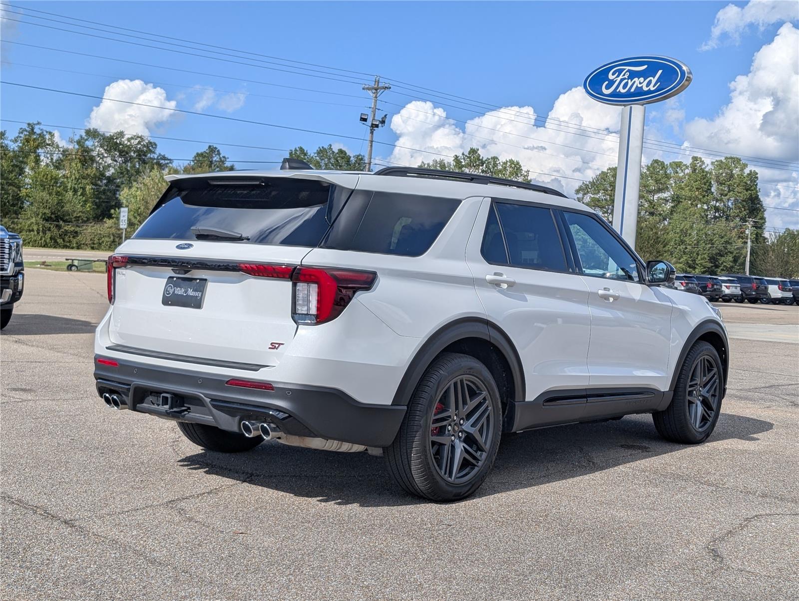 2025 Ford Explorer ST photo 2