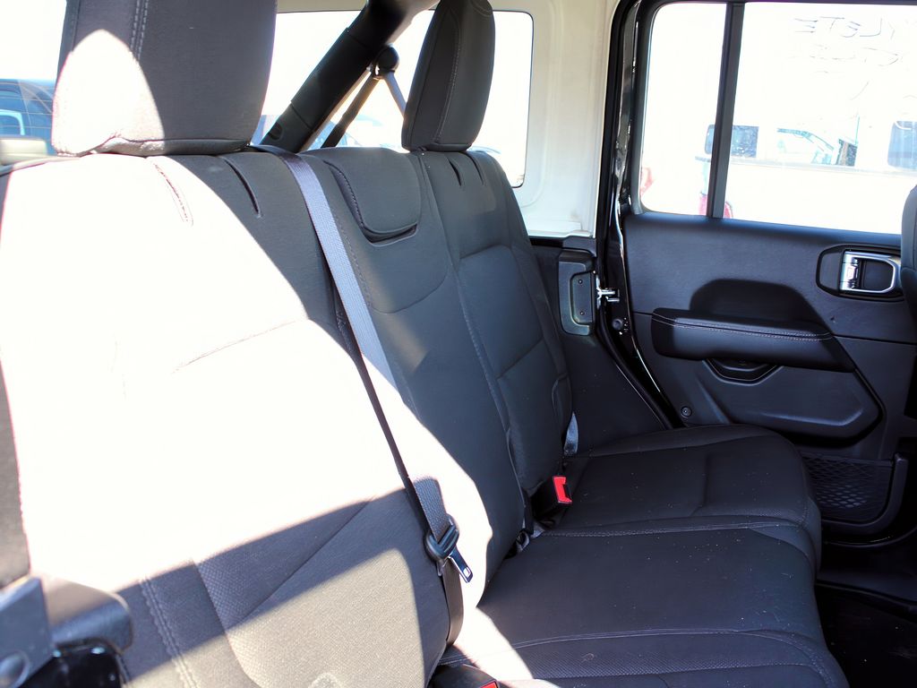 2023 Jeep Wrangler Sahara photo 22