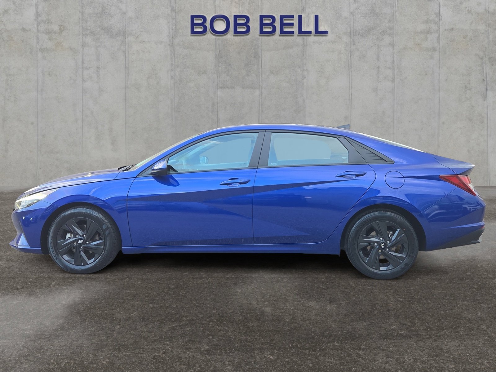 2023 Hyundai Elantra SEL photo 2