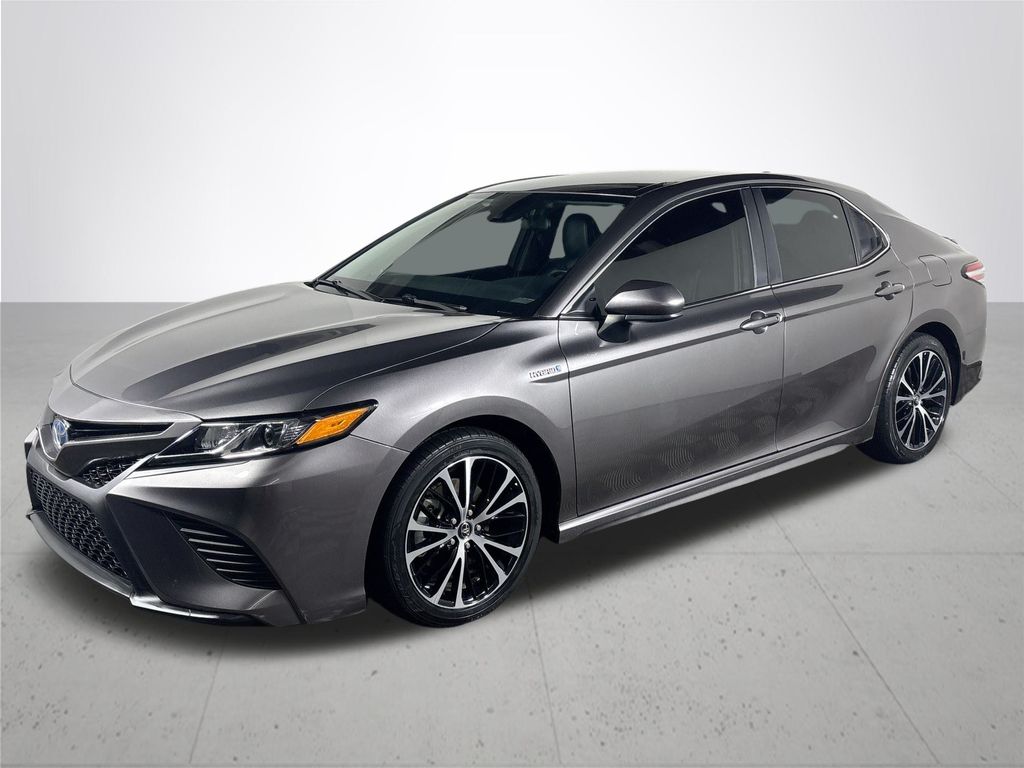2020 Toyota Camry Hybrid SE photo 2