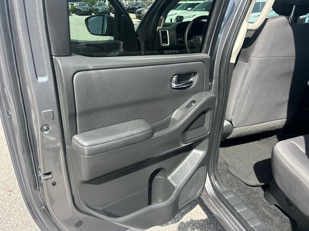 2024 Nissan Frontier SV photo 14