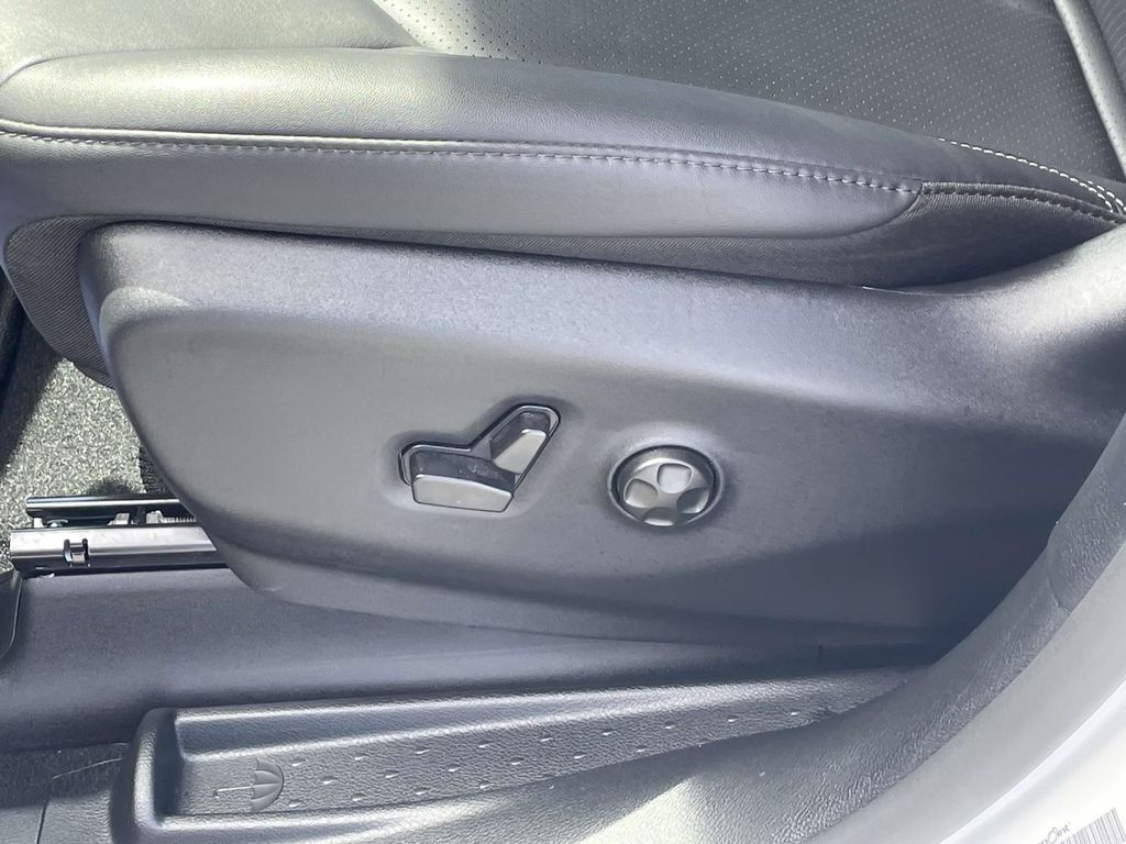2025 Chrysler Voyager LX photo 26