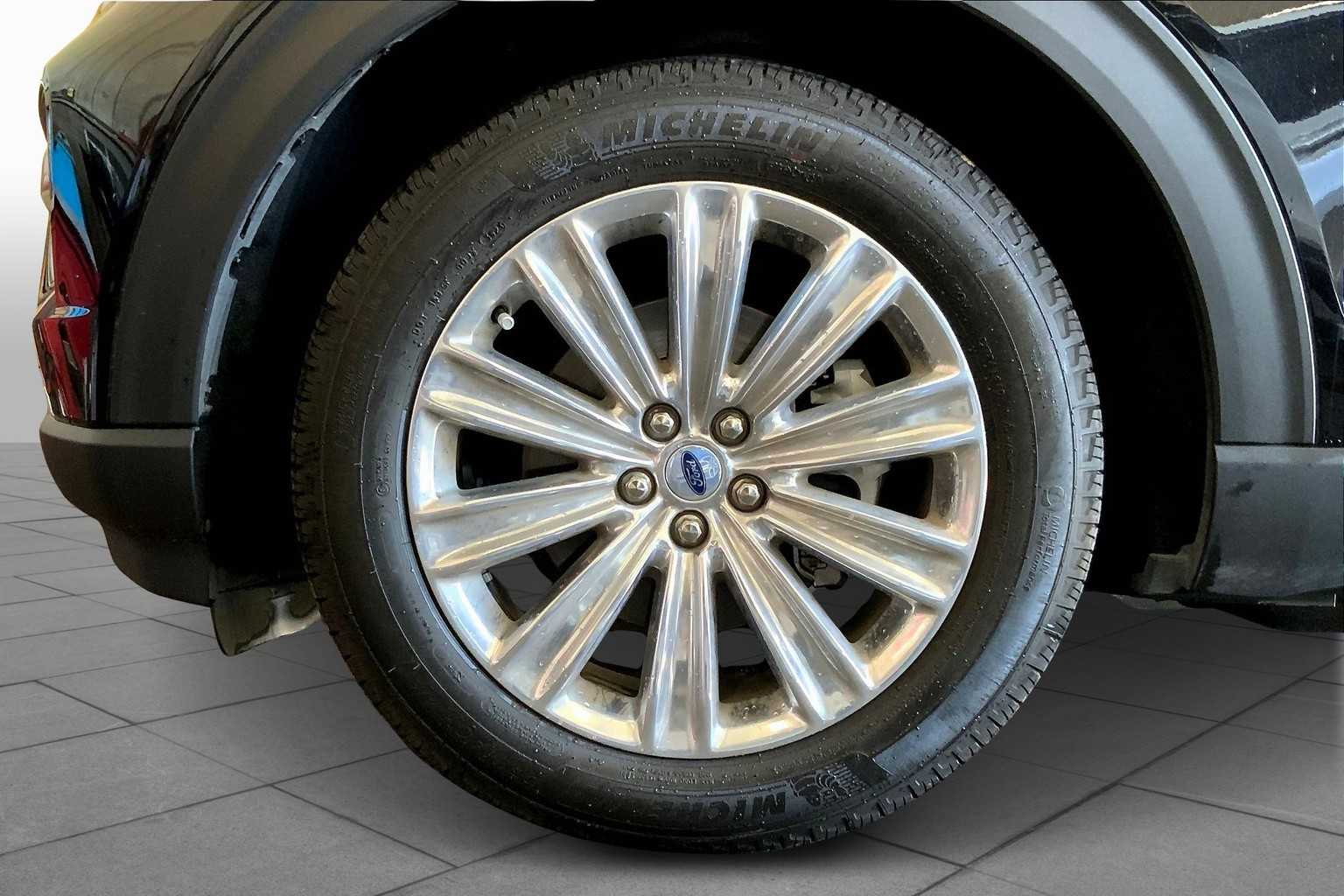 2023 Ford Explorer Limited photo 9