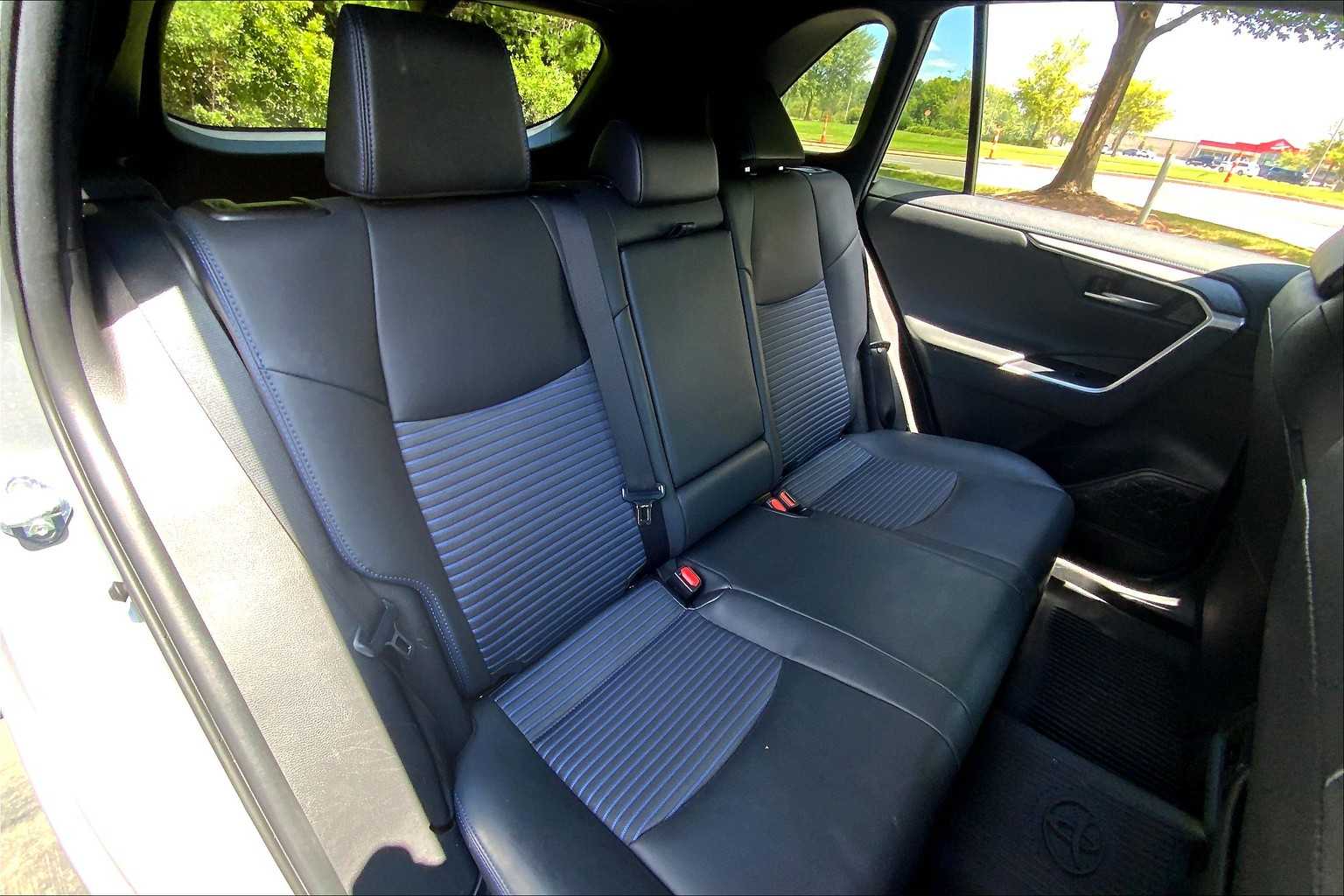 2021 Toyota RAV4 Hybrid XSE photo 14