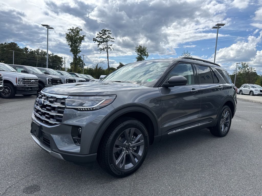 2025 Ford Explorer photo 6