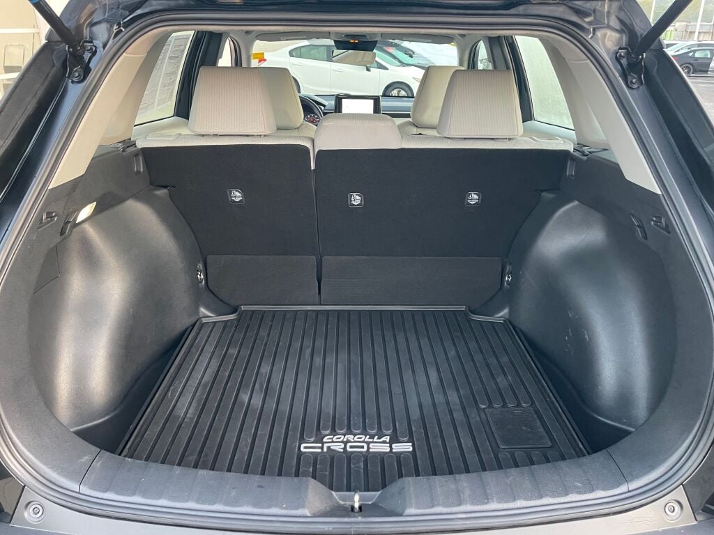 2024 Toyota Corolla Cross L photo 15