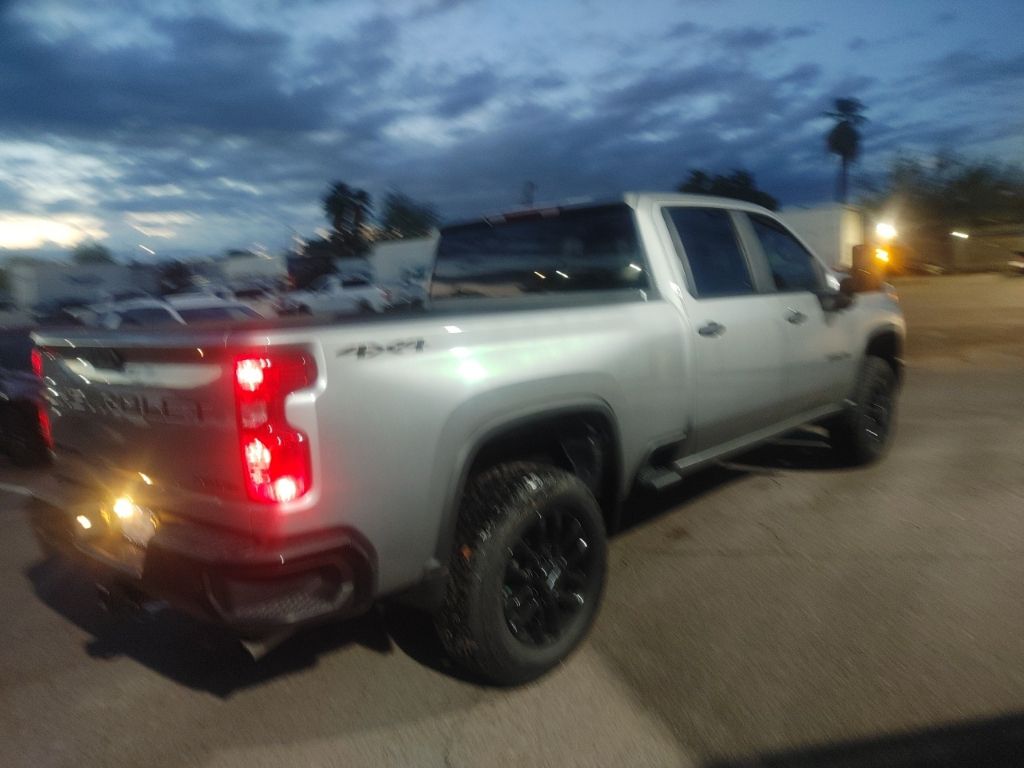 2025 Chevrolet Silverado 2500HD Custom photo 4