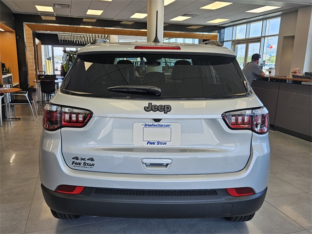 2026 Jeep Compass Latitude photo 11