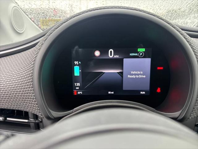 2024 Fiat 500e La Prima photo 11