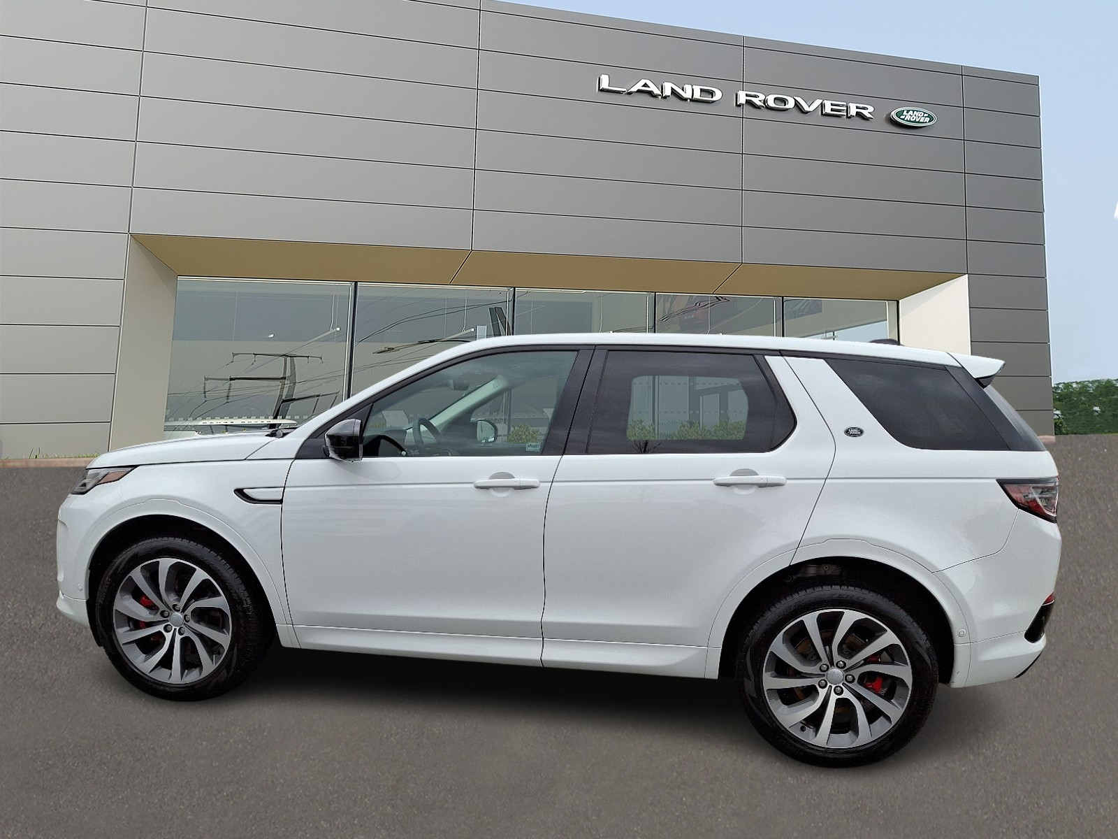 2024 Land Rover Discovery Sport S photo 3