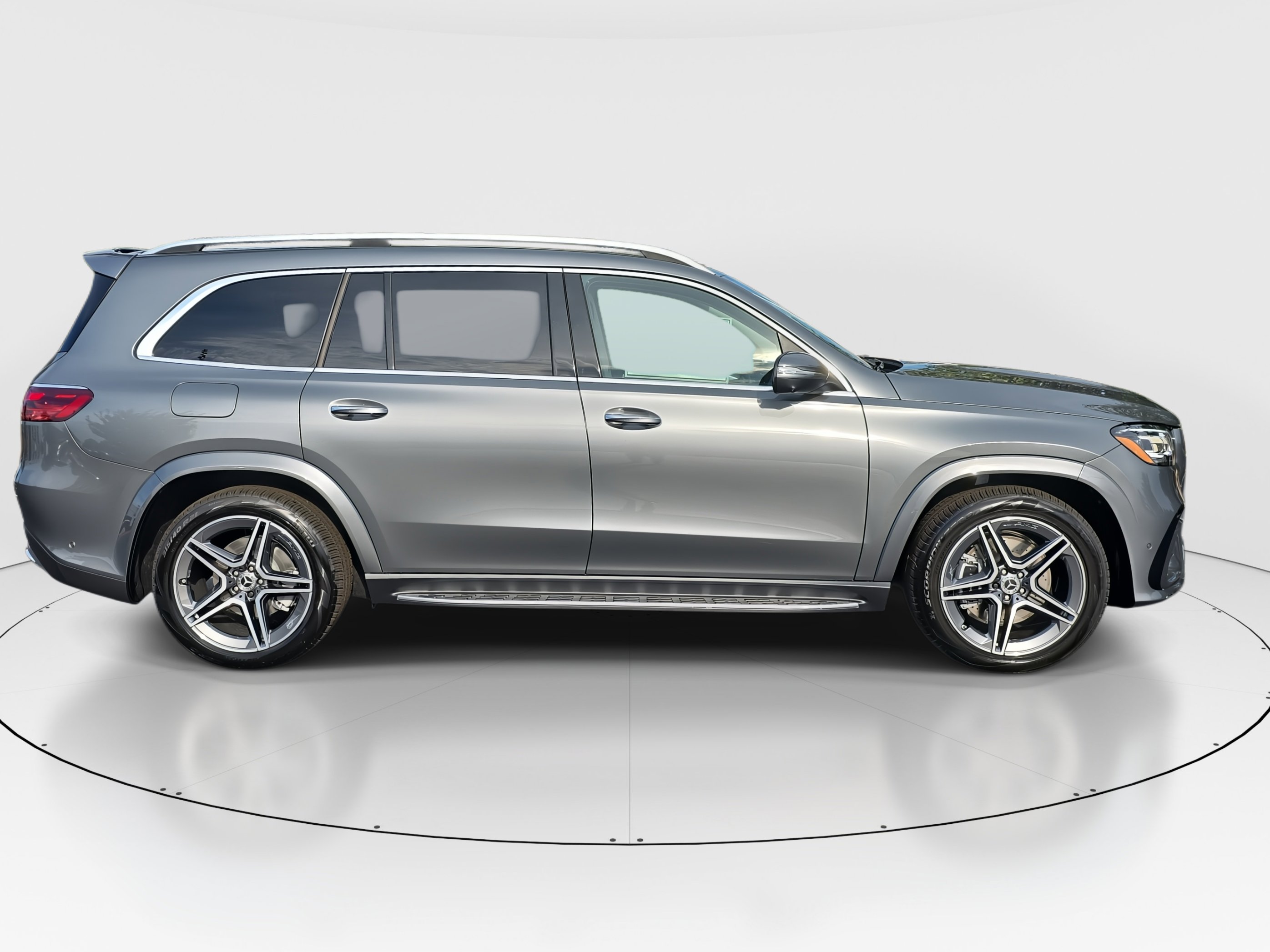 2026 Mercedes Benz GLS 450 4MATIC photo 3