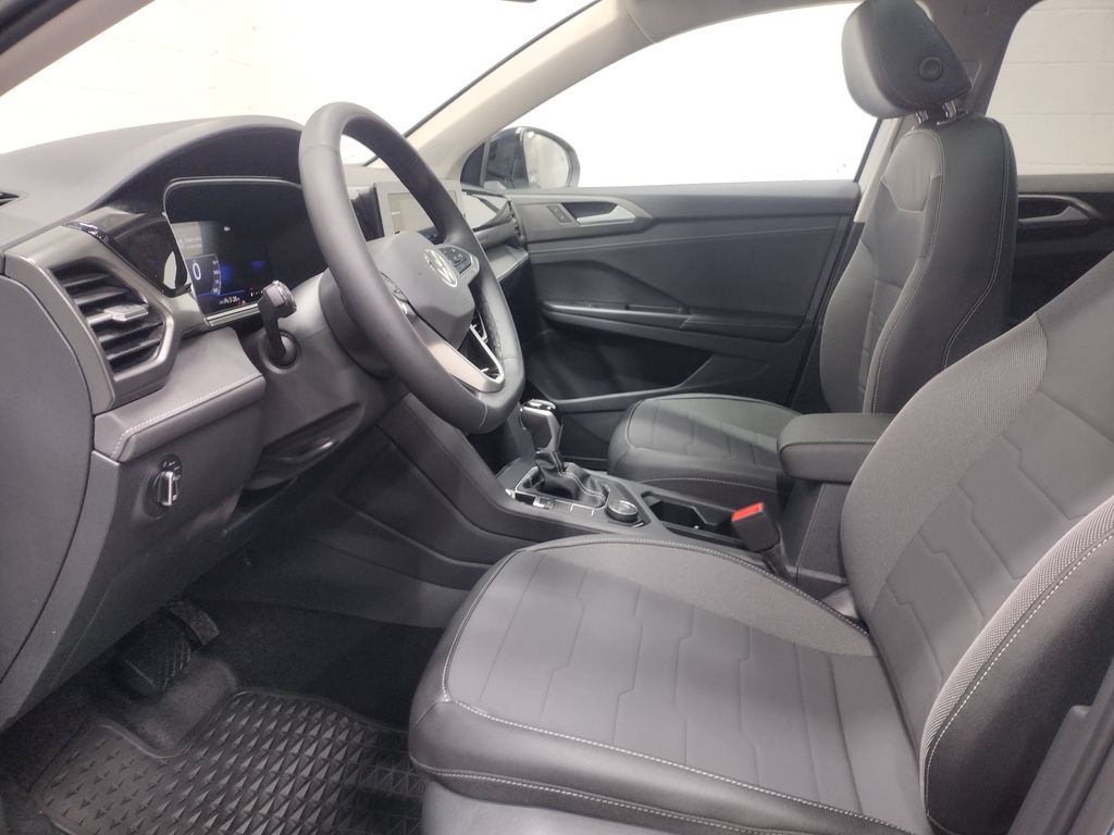 2025 Volkswagen Taos SE photo 18