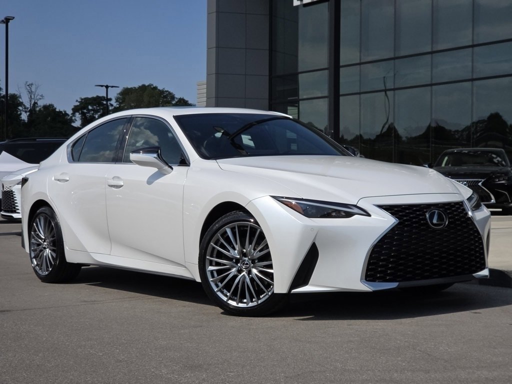 2022 Lexus IS 300 photo 2
