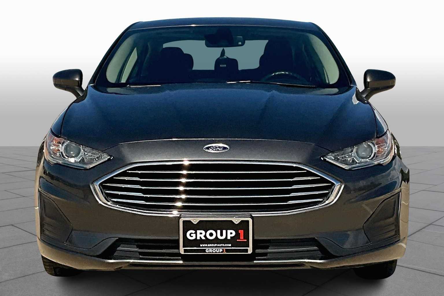 2020 Ford Fusion Hybrid SE photo 3