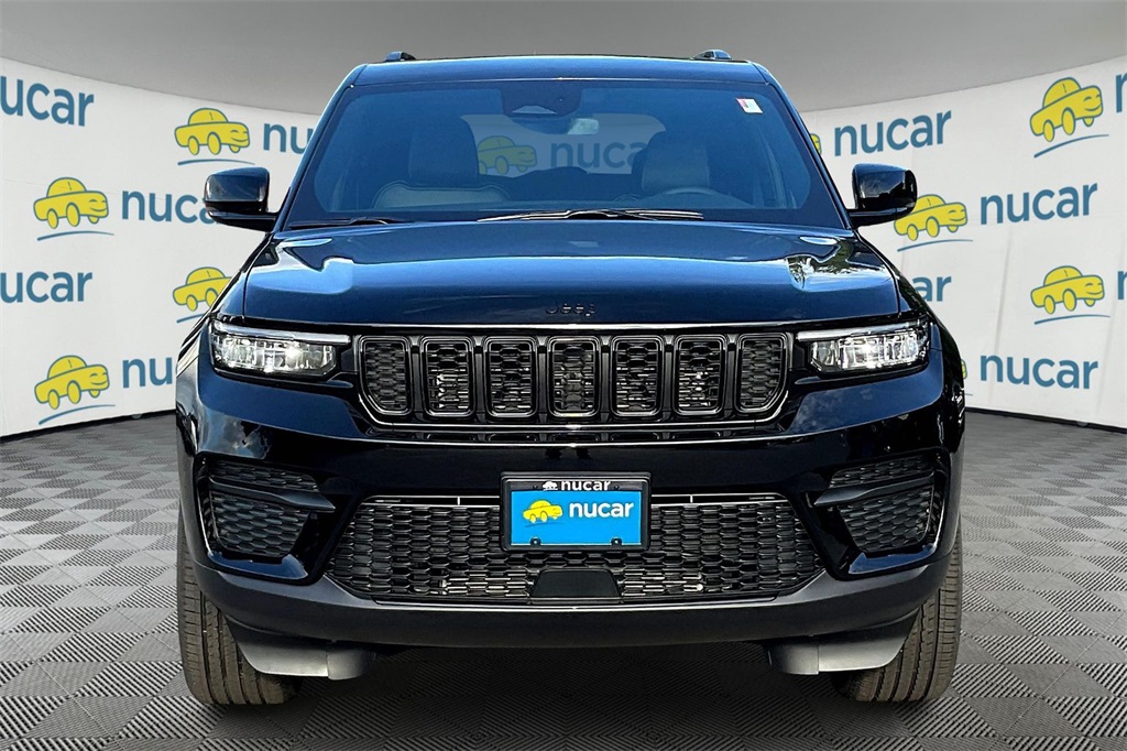 2025 Jeep Grand Cherokee Laredo Altitude photo 2