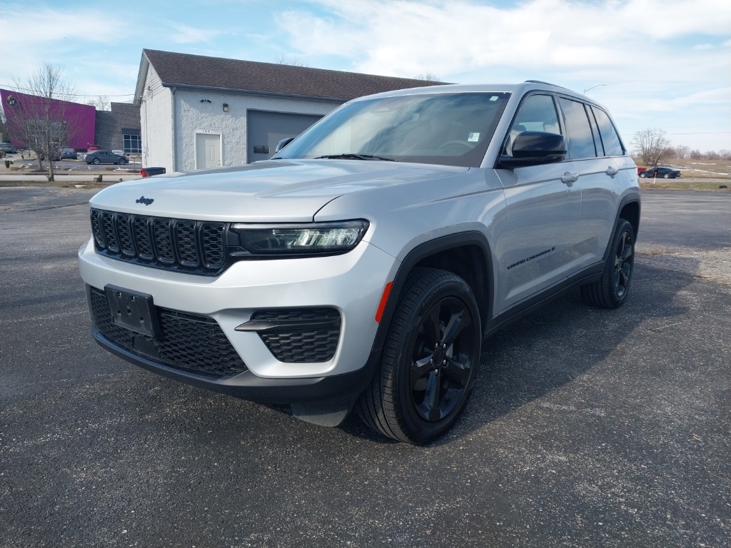 2023 Jeep Grand Cherokee Altitude photo 4