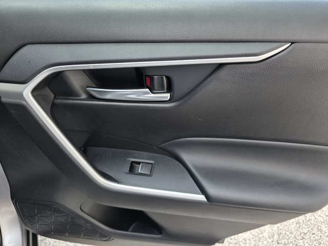2024 Toyota RAV4 Hybrid XLE photo 11