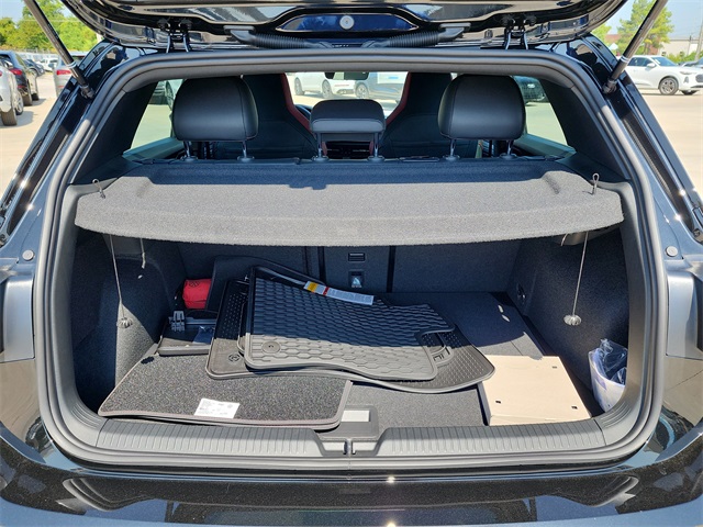 2025 Volkswagen Golf GTI SE photo 3