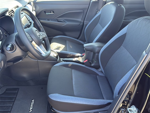 2025 Nissan Versa 1.6 SV photo 15