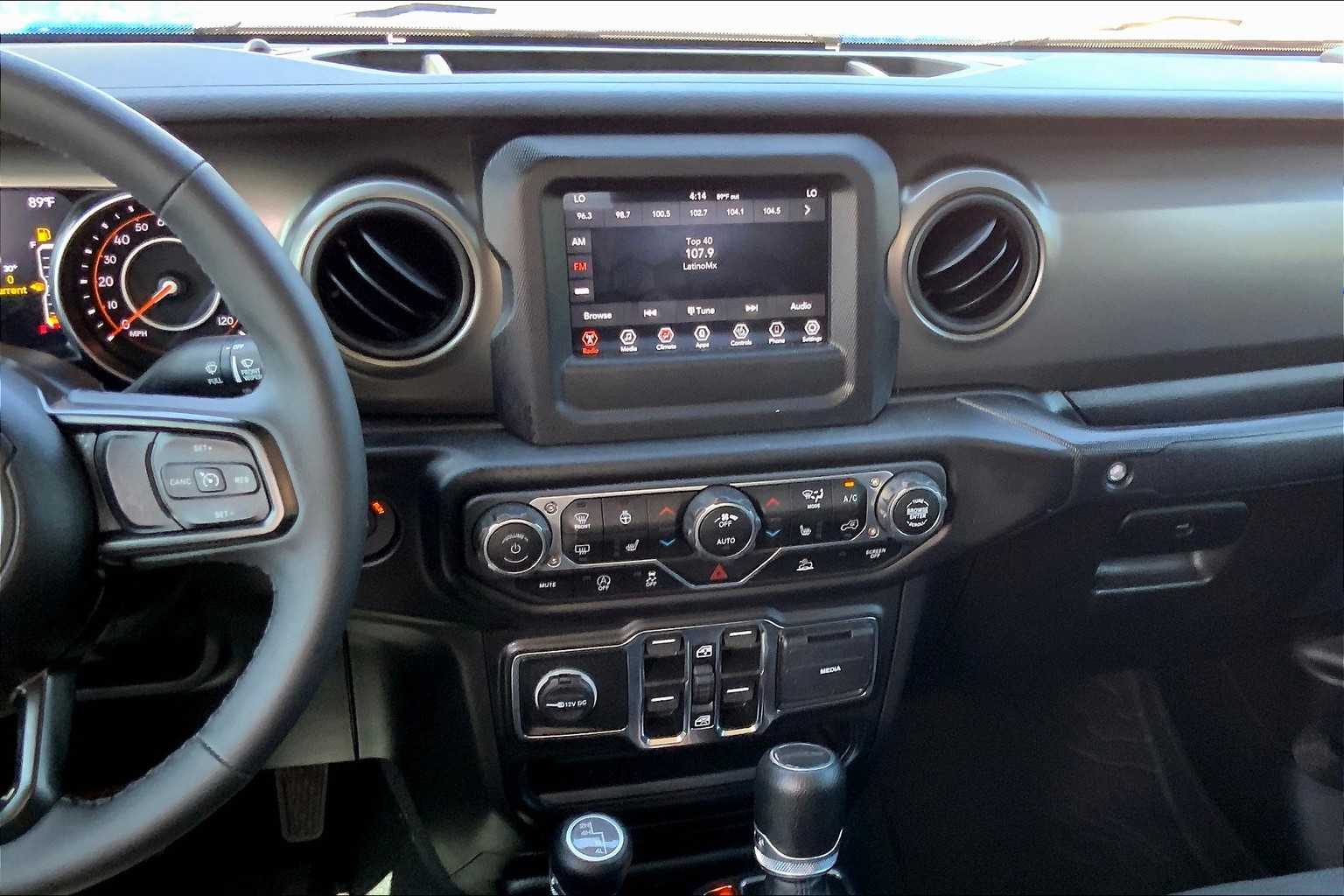 2023 Jeep Gladiator Willys photo 6
