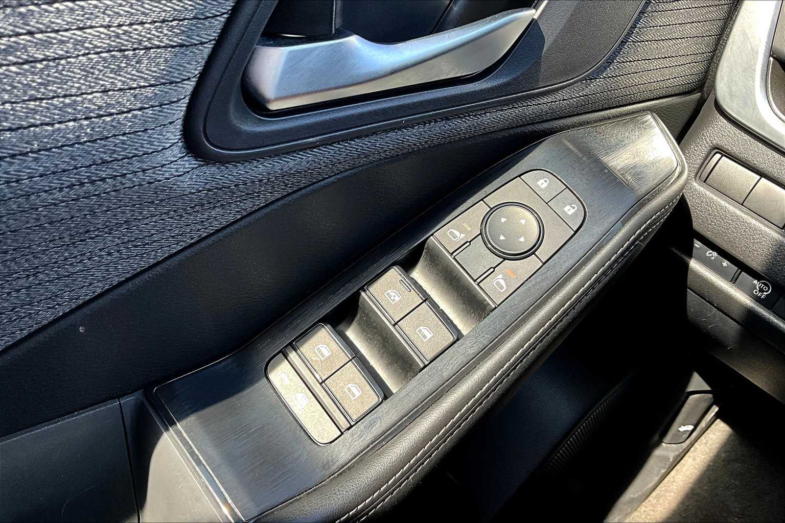 2023 Nissan Rogue SV photo 30